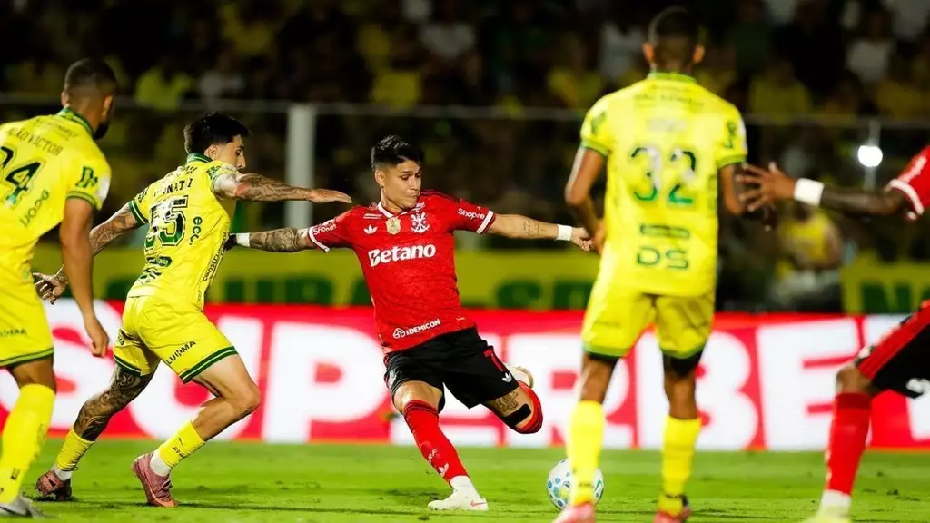 Flamengo atropela o Mirassol e acirra a disputa pela liderança do Brasileirão