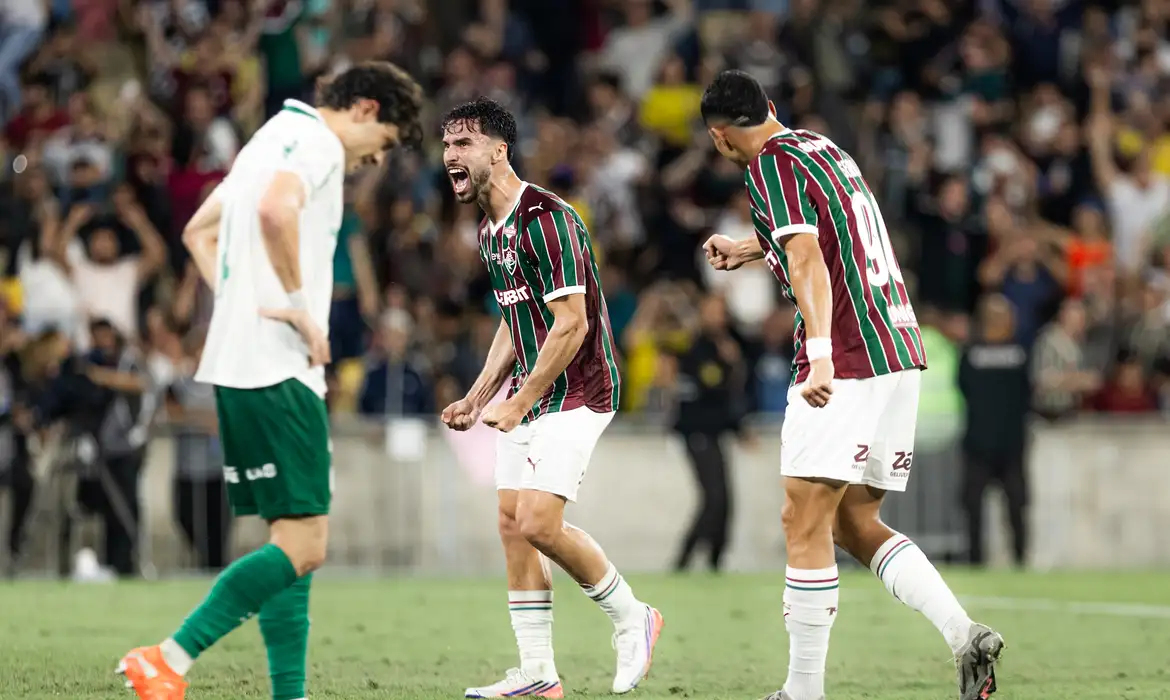 De virada e nos acréscimos: Fluminense bate o líder Palmeiras no Maracanã