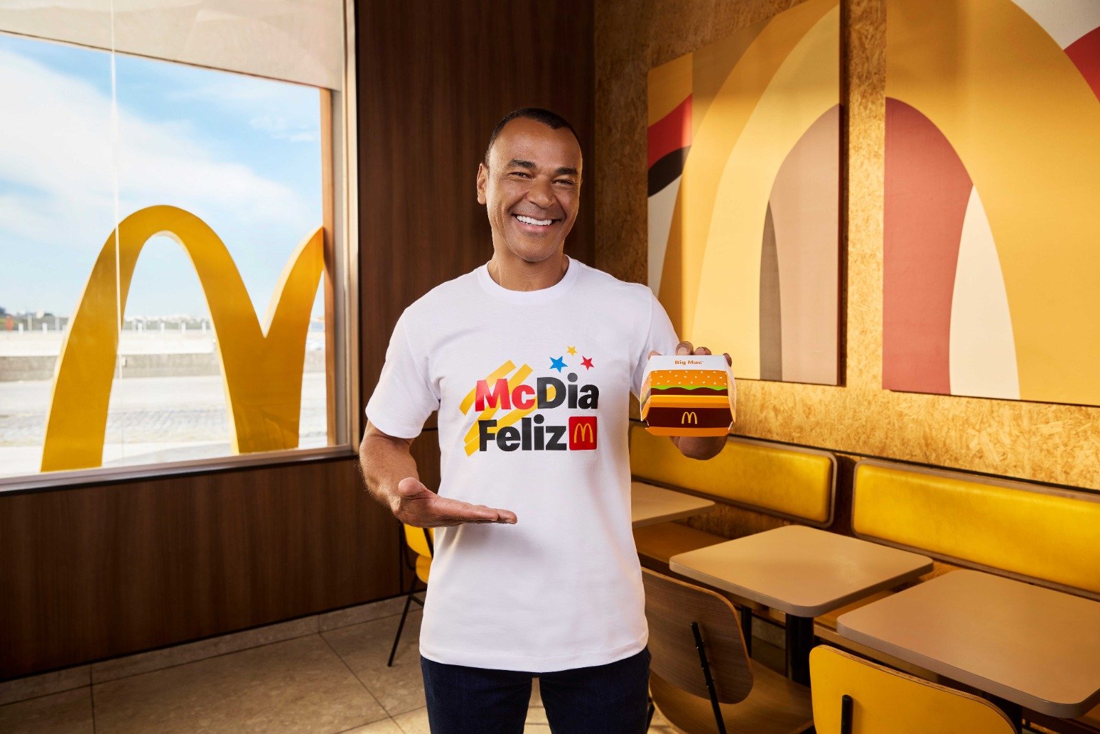 Cafu entra em campo como embaixador do McDia Feliz 2026