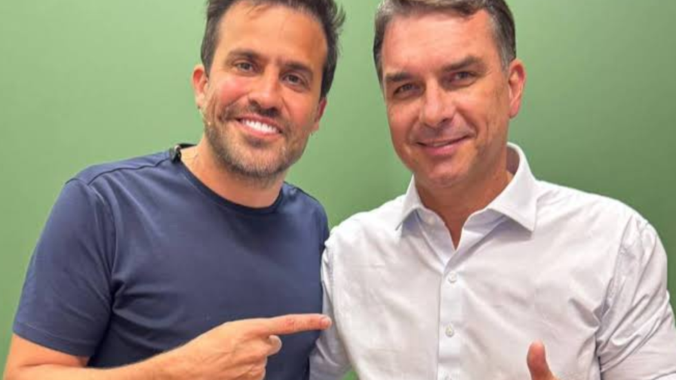 Influenciador Pablo Marçal declara apoio a Flávio Bolsonaro na disputa presidencial