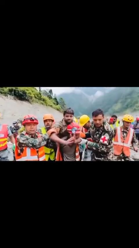 Resgatado pelo exército do Nepal após 10 dias